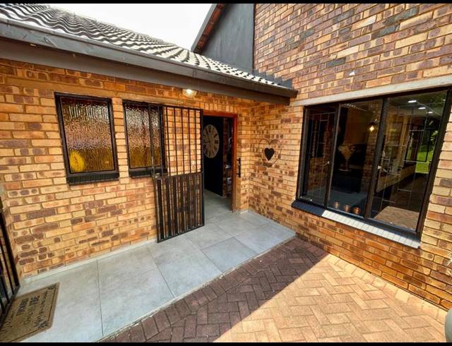 3 BEDROOM HOUSE FOR SALE IN NOORDHEUWEL